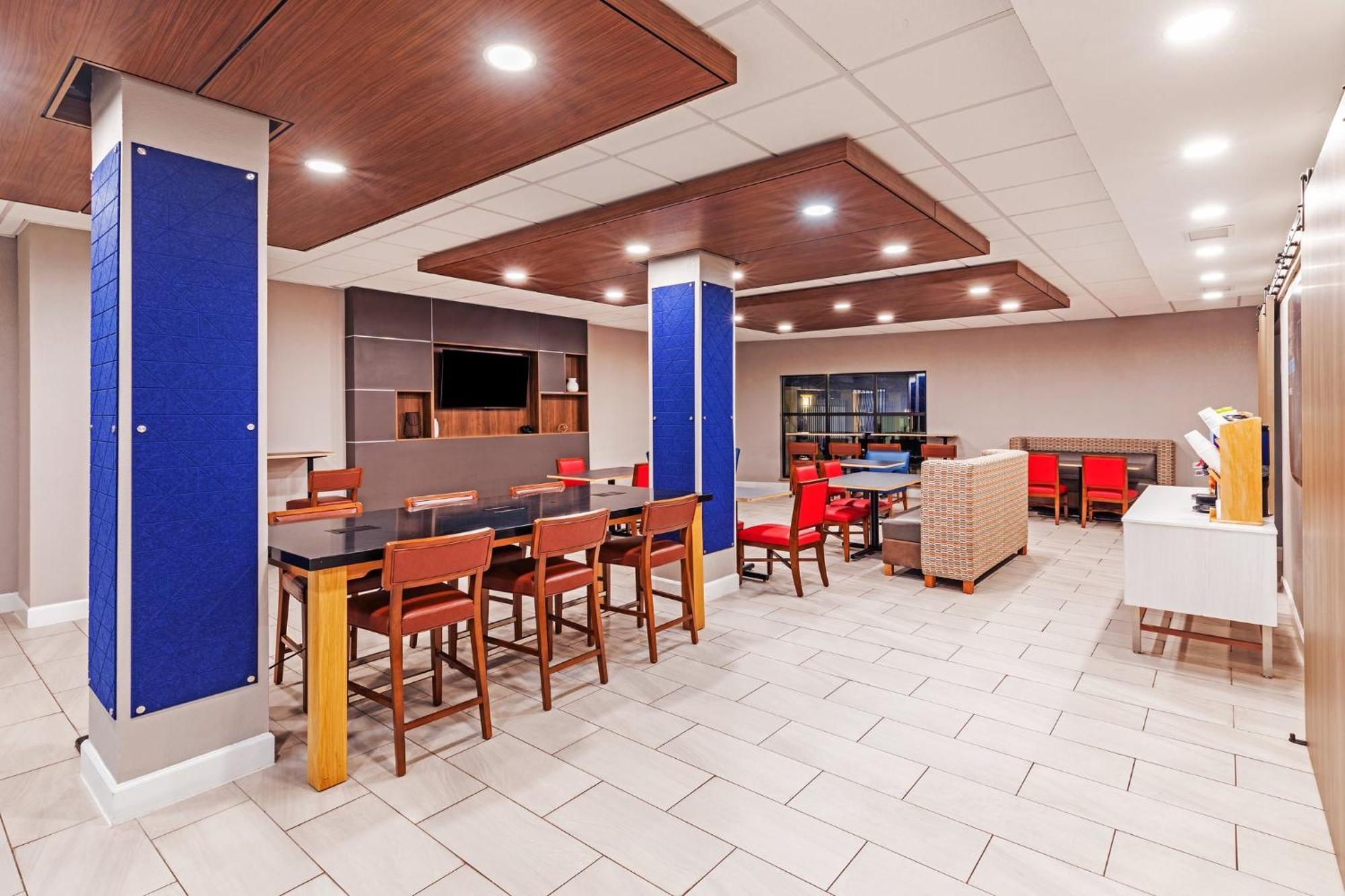 Hotel Express & By Ihg 2*