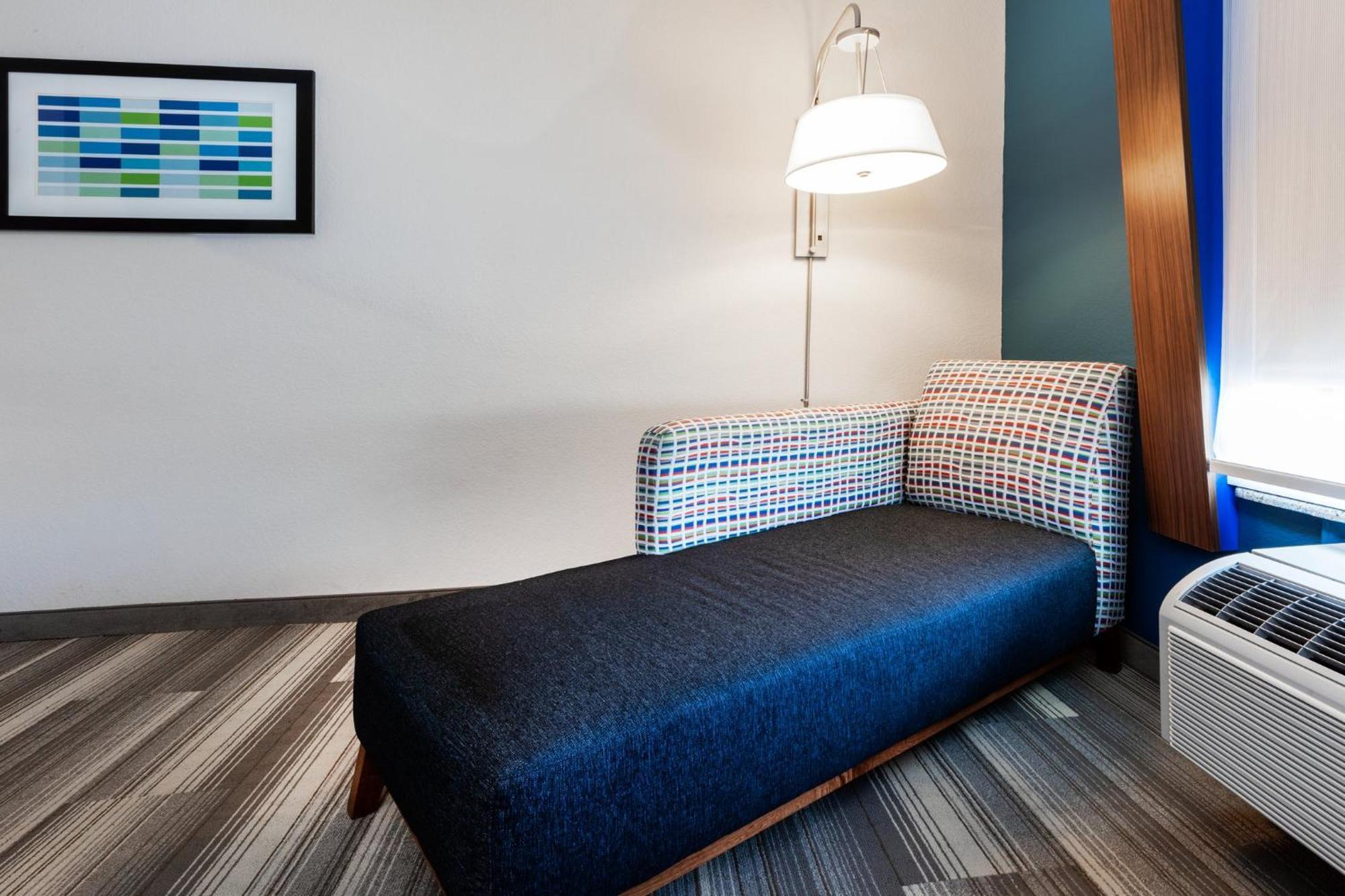 Express & By Ihg 2*
