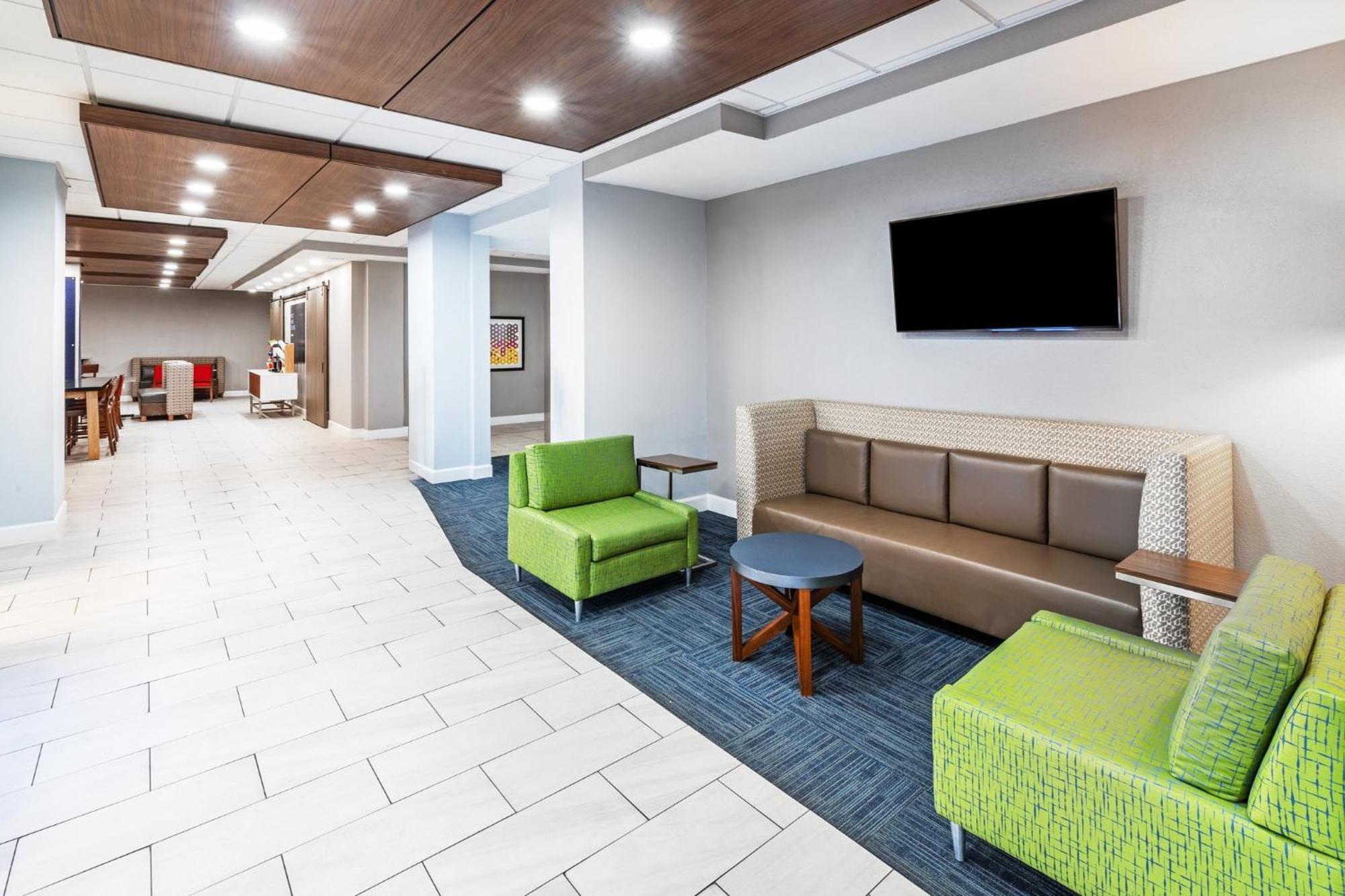 Express & By Ihg 2*